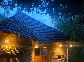 Janki's Commune - An Earthen Stay Amidst Old Manali