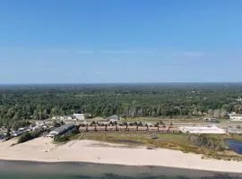 New! Carpe Diem 365 - Very Cute Lakefront Condo!