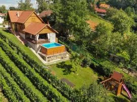 Rustic Cottage With Heated Pool - Happy Rentals