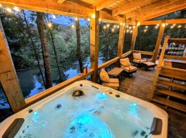 River Retreat Cabin - Living Water Farm, hotel con spa en Cleveland