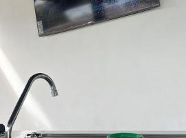 Apartamento y piscina privado a 5 minutos del aeropuerto RVM, hotel v destinaci La Lima