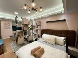 Contemporary Studio Unit at Abreeza T1 with Paid Parking