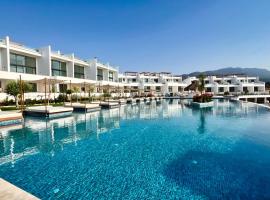 Mykonos Homes - Stilvolles Apartment mit eigenem Jaccuzzi, hotel v destinaci Kalogrea