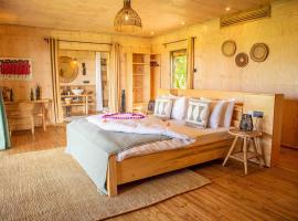 Rhotia Valley Tented camp, отель в городе Карату