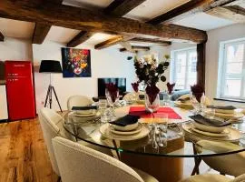 AyCatcherHomes - BigLiving I 3 Bedrooms I 7 Persons I 2 Bathrooms I TopLocation I Old City Marburg I WLAN I Maisonette Boutique App LUNA