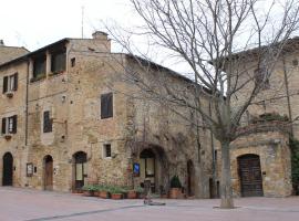 A La Casa Dei Potenti, guest house in San Gimignano