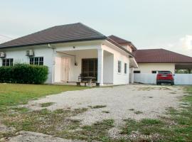 Kundang Villa @ Tasik Biru - 3 Bedrooms Bungalow、ラワンのホテル