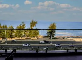 Beachfront Luxury Exquisite Retreat above Mall