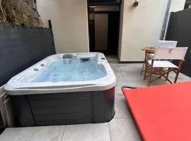 Petit studio et son spa abrité