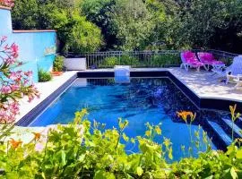 Appt Independant 4 5 ou 6 personnes piscine direct gare ou aeroport Jardin Piscine