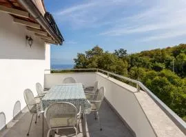 Awesome Apartment In Brsec With Wifi