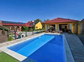 2 Bedroom Cozy Home In Gornja Ploscica