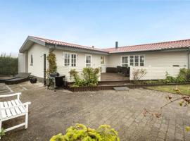 Nice Home In Nyborg With Kitchen, hotel de luxo em Nyborg