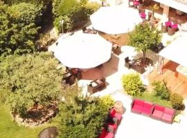 La madone, hotel com piscina em La Tour-dʼAigues