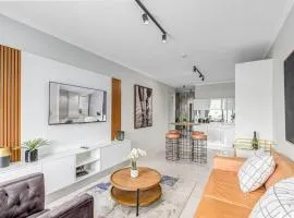 2 Bed Luxury Apartment, Ellipse, Waterfall