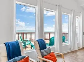 Oceanfront 2BR Cottage w Sunsets Views Comfy and Pet and Family Friendly