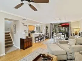 Updated Beach Villa 2 bd 2 ba just steps 2 sand