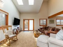Stand-alone Mountain Home, Private Hot Tub and Deck by Summit County Mountain Retreats