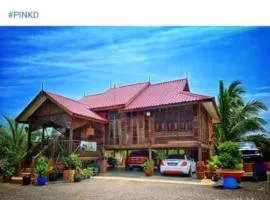 RUMAH KAYU ED BEACH Cafe