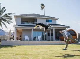 SEADINERS Beachfront Villa 99