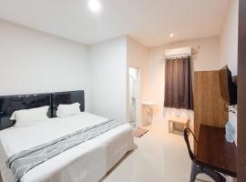 Happy Family Homestay Jember Mitra RedDoorz, hotel v destinaci Jember