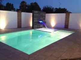 Casa con piscina privada, jacuzzi y garaje cerca de Sevilla