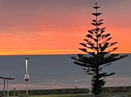 Moana Seaside Retreat - 2 Bedroom, spa , living area & pet friendly, hotel spa a Moana