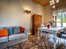 Luxury Magnolia with Sauna, hotel a San Jacopo al Girone