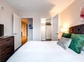 Luxury Apt in the Heart of Seaport