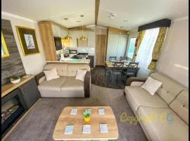 MP413 - Camber Sands Holiday Park - Close to Facilities - Free Wifi - Sleeps 8 - Large Decking