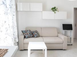 C004 - Camerano, nuovo bilocale con aria condizionata, hotel em Camerano