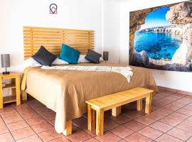 Master Bedroom with Private Bathroom and Work Area โรงแรมในปูแอร์โตบาญาร์ตา