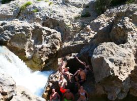 Friends Hostel & Tours, hotel en Shkodër