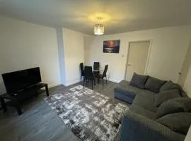 3 Bed-Sleeps 5- Garden-Pets-Parking