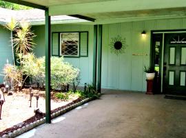 Eric and Nancy's Boutique Bed and Breakfast，位于坦帕的酒店