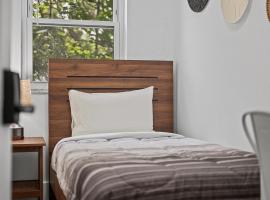 Bloomfield, Shadyside !C Modern and Cozy Private Bedroom with Shared Bathroom, habitación en casa particular en Pittsburgh