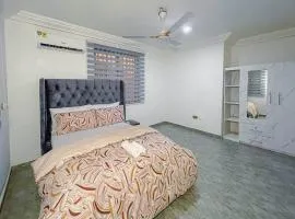 Caroline Appt-spacious deluxe 2 bedroom appt