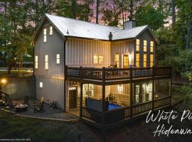 NEW White Pine Hideaway Fire pit Hot Tub Games, hotel di Ellijay