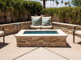 Private Casita in the Heart of Palm Desert, ξενοδοχείο σε Παλμ Ντέζερτ