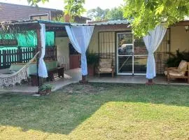 Casa en Playa Hermosa, para 6 personas, a 4 cuadras de la playa totalmente cercada a 7 minutos de Piriápolis