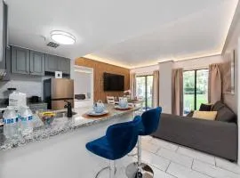 Ground 2 suites apartment near Intern Drive