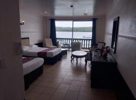 Puataukanave International Hotel, hotel v Neiafu
