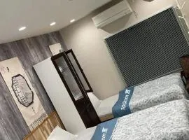 難波梅田地铁直达距离地铁站步行5分钟双床间私人浴室家庭式民宿