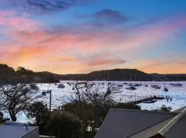 Magical Hardy's Bay Waterfront Apartment