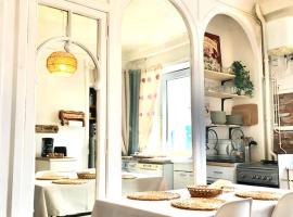Hyper centre dans ancien palace face aux thermes, hotel a Mont-Dore