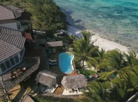 Beautiful Secluded 8 bedroom Beach Villa with Pool