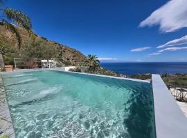 SUITE APARTMENTS BRANCO - Infinity Pool & Sea View - 15 minuti a piedi dal centro, hotel em Taormina