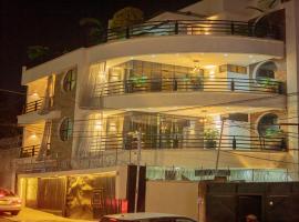 Okapi Residence Resort, parkimisega hotell Gomas