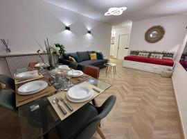 PARIS-MONTROUGE Magnifique appartement 3 pièces de 78m2 avec PARKING - très cosy pour 1 - 10 personnes refait à NEUF -ENTIRE APARTMENT LUXURIOUS AND WARM -Montrouge Paris 14ème - Proche Aéroport Orly Parc Expositions Porte de Versailles FREE WIFI GRATUIT, hotel in Montrouge