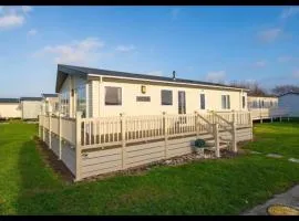 MP630 Lodge - Camber Sands Holiday Park - Sleeps 8 - Huge Decking - Dishwasher - Washing Machine